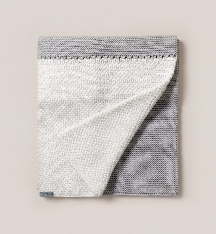Kit & Kin’s knitted baby blanket made from GOTS-certified organic cotton, designed to keep newborns cosy and make a thoughtful unisex baby gift.