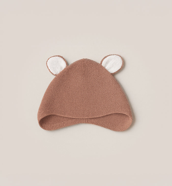 Kit & Kin soft bear baby hat in brown, made from GOTS-certified organic cotton, perfect for keeping newborns cosy and for unisex baby gifting. 