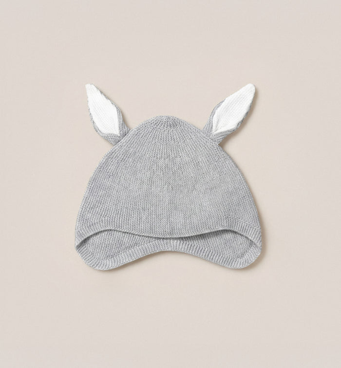 This Kit & Kin grey bunny baby hat is crafted from GOTS-certified organic cotton, designed for newborn comfort and thoughtful baby shower gifting.